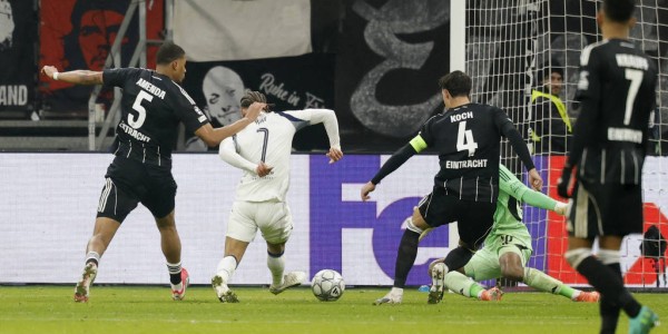 欧冠联赛阶段第8轮：热刺2-0法兰克福 穆阿尼、索兰克建功