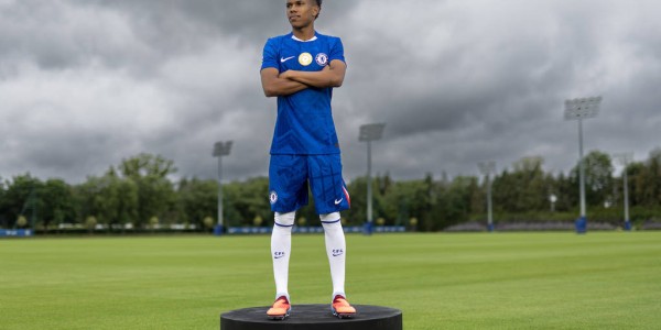 今日趣图：埃基蒂克德甲15球卖9500万欧，塞斯科13球8500万合理？