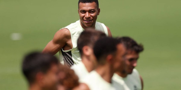 世俱杯半决赛：皇马能否助力17岁新星夺金球奖？